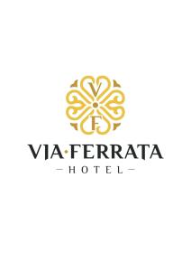 ProusósVia Ferrata Hotel的带有曼陀罗的酒店的标志
