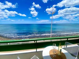 圣巴尔托洛梅Lanzarote Frente al Mar的海景阳台。