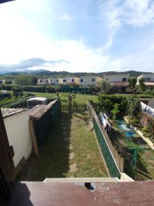 波吉奥· 梅扎纳Villa frati的阳台享有庭院美景