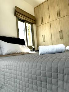 Seaside Bliss 1-Bed Apt客房内的一张或多张床位