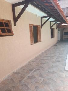 瓜鲁柳斯Imperial feste的享有房屋外景,铺有瓷砖地板
