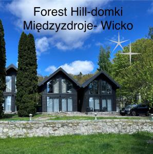 米兹多洛杰Willa Wicko - Międzyzdroje - apartamenty z aneksem - widok na Zalew Szczeciński的森林山地米兹帕兹里德维达度假屋