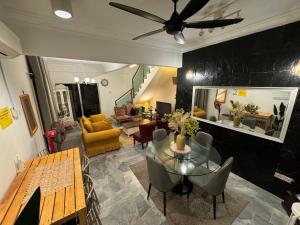 Farahuna House