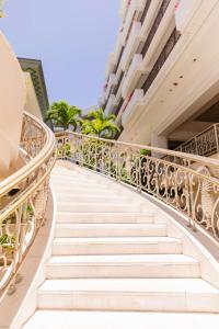维雷亚大韦利亚华尔道夫度假酒店的楼梯,楼梯,有栏杆的建筑物
