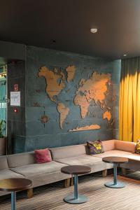 维尔纽斯全景酒店的墙上的世界地图壁画
