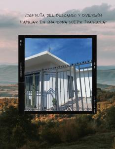 TlayecacCasa Mada-hi的天空中房屋的反射镜