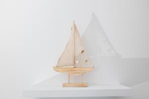 贝西奇La barca apartments的博物馆站上的木帆船