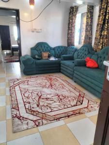 Olympic Lamu sea front house - 2 bedroom All ensuite的休息区