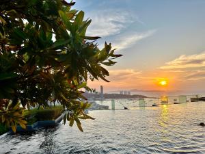 EDGE Cozy Vacation Condo infinite SKY Pool
