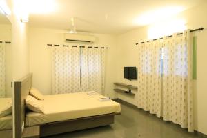 Transit Nest - Homely stay Near Madurai Airport客房内的一张或多张床位