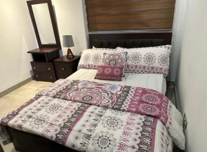 Beaufort Ridge Apartment Accra客房内的一张或多张床位