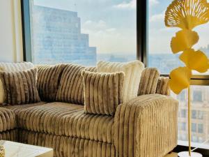 Relax On The Penthouse Floor DTLA With A View的休息区