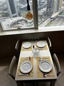 Dubai Entire Serviced Room Unit Excellence餐厅或其他用餐的地方
