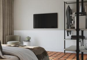 迈伦西斯岑安西酒店的一间白色墙壁上配有电视的卧室