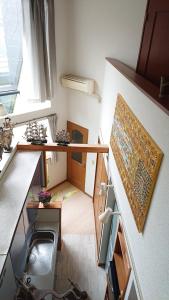 东京Setagaya-ku - House - Vacation STAY 16507的一个带水槽和台面的小厨房