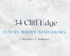 纽基34 Cliff Edge 2nd floor Newquay luxury sea-view residence的悬崖边豪华服务岛和大海的标志