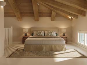 波多河丽尼基海滩度假村及Spa的一间卧室设有一张大床和木制天花板。