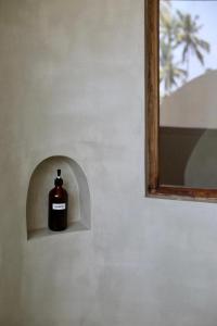 阿杭格默Swallow villa - French guest house的墙上壁 ⁇ 里的肥皂