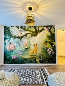 谢西Maison Le M - Disneyland JO Paris 2024 Parking的儿童间,带有丛林壁画