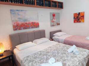 Lovely apartment in Athens center客房内的一张或多张床位