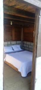 montecristo hostel客房内的一张或多张床位