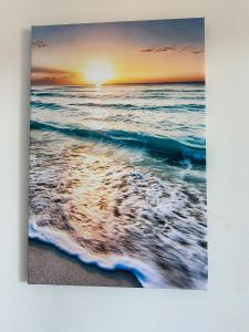 圣多米诺La Nassa的日落时分海滩的照片