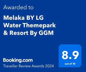 马六甲Melaka BY LG Water Themepark & Resort Melaka By GGM的手机的屏幕,带有要用墨西哥胶水打的文字