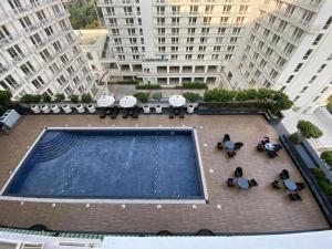 勒克瑙The Grace Residency, Lucknow的大楼游泳池的顶部景色