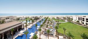 阿布扎比阿布扎比柏悦酒店别墅的享有度假胜地的空中景致和海滩美景