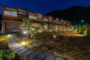 河津町Isoaruki no Yuyado Ushiogumo -6 years or older-的夜间酒店形象