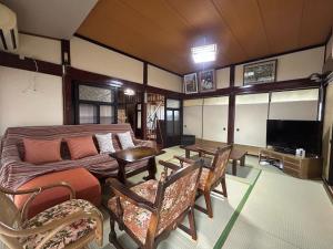 Hakuigun - House - Vacation STAY 14920的一间带床和电视的客厅