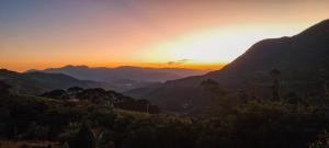 圣本图-杜萨普卡伊Cabana do Camelo的山 ⁇ 的日落