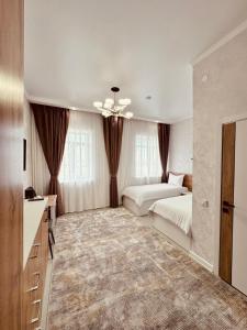 Hotel Bereket Karaganda客房内的一张或多张床位