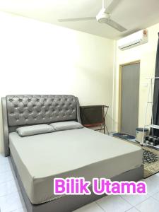 Putra 2 Homestay客房内的一张或多张床位