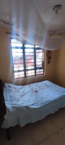 2 bedrooms furnished houses in Mwea客房内的一张或多张床位