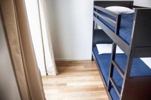 蓬塔德尔加达努克旅馆 的一间卧室配有两张双层床。
