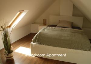 Cozy Apartment in Bedburg-Hau客房内的一张或多张床位