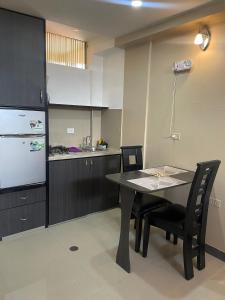 Apartamento tipo estudio的厨房或小厨房