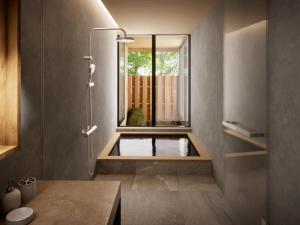 箱根Hakone Retreat villa 1f的带淋浴的浴室和窗户