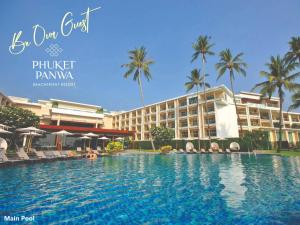 攀瓦海滩Phuket Panwa Beachfront Resort的酒店前方的大型游泳池