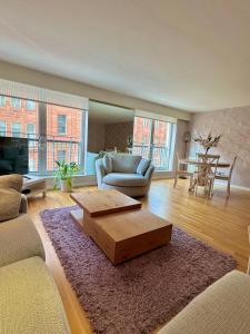 Merchant City Luxury 2 Bedroom Apartment with Secure Parking Available on Request平面图