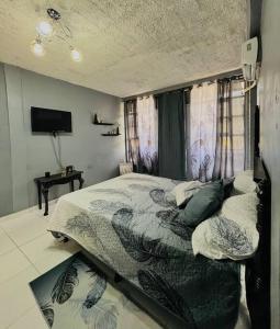 Habitación, trino de Rosas客房内的一张或多张床位