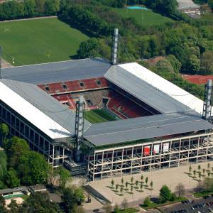 科隆FanHostel European Championship 24 Cologne City Center的足球场的空中景观