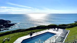 伍拉科姆霍特密斯酒店的海景度假屋 - 带游泳池
