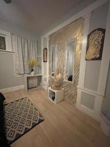克利夫顿Suite Dream Clifton 27的客厅和地毯