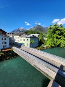 SchwändiSpacious cellar studio surrounded by mountains and lake的一座城市里河上的桥梁