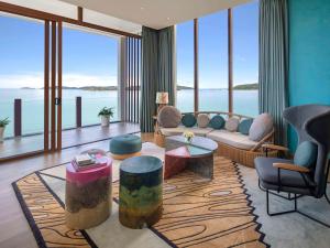 富国Premier Village Phu Quoc Resort Managed by Accor的海景客厅