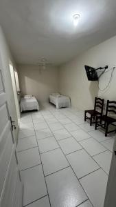 大普拉亚Quintal do forte的一间设有两张床的房间