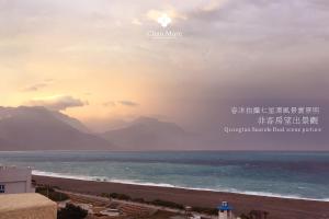 Dahan春沐七星潭海岸旅店的日落时分欣赏海景