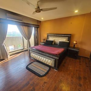 CosmoStay Islamabad, Bahria Town客房内的一张或多张床位